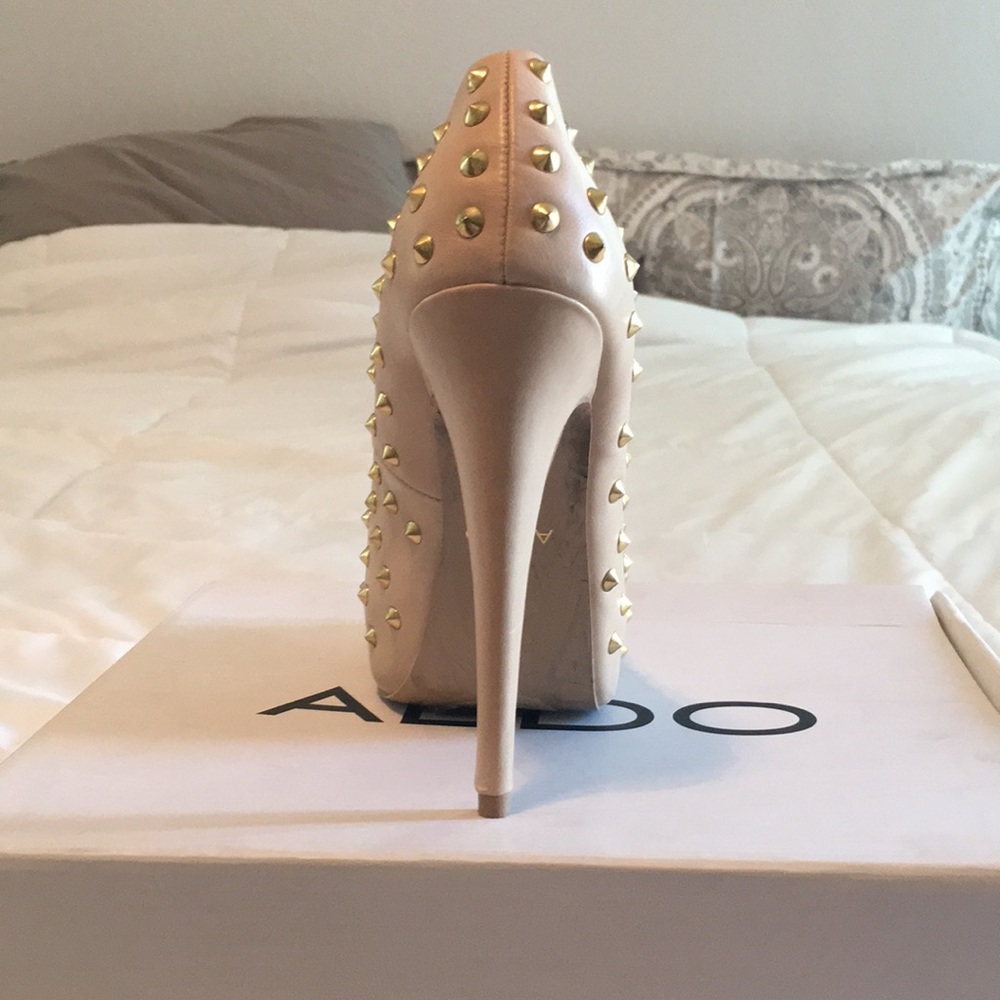 Heels - Picture 4 of 4